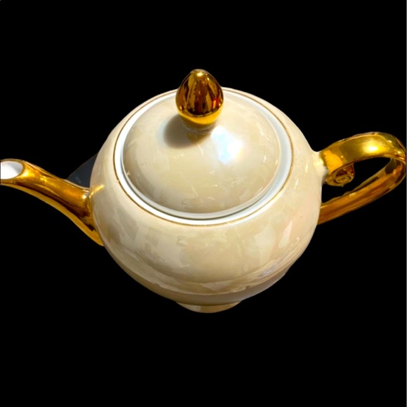 Teapot - Picture 1 of 4